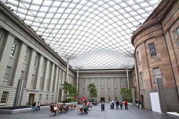 A picture of the patio between buildings at the National Portrait Gallery.
